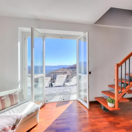 Penthouse The Magnifique View - Happy Апартаменты Стреза